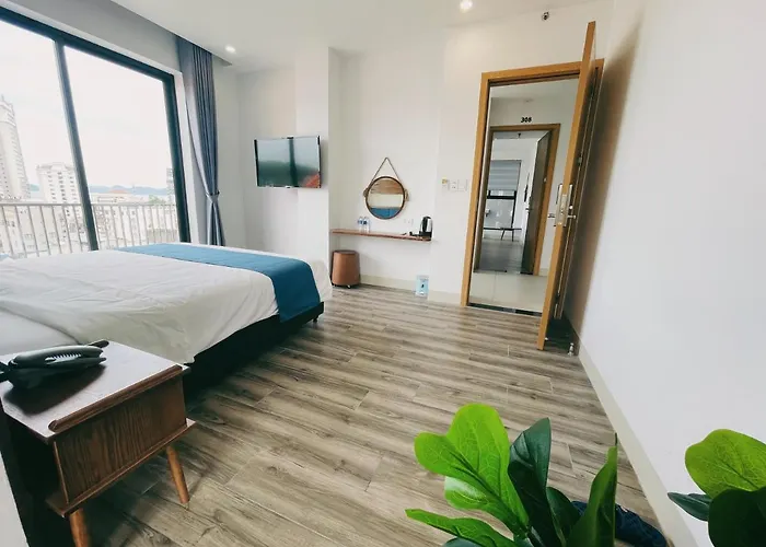 Khách sạn The Light Hạ Long